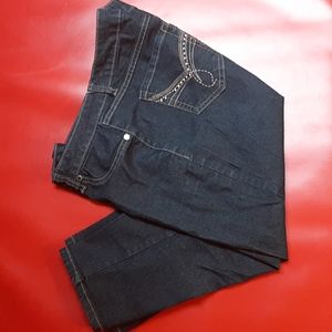 d. Jeans capris.  Light weight comfy stretch jeans. Dark jeans.  Size 6
